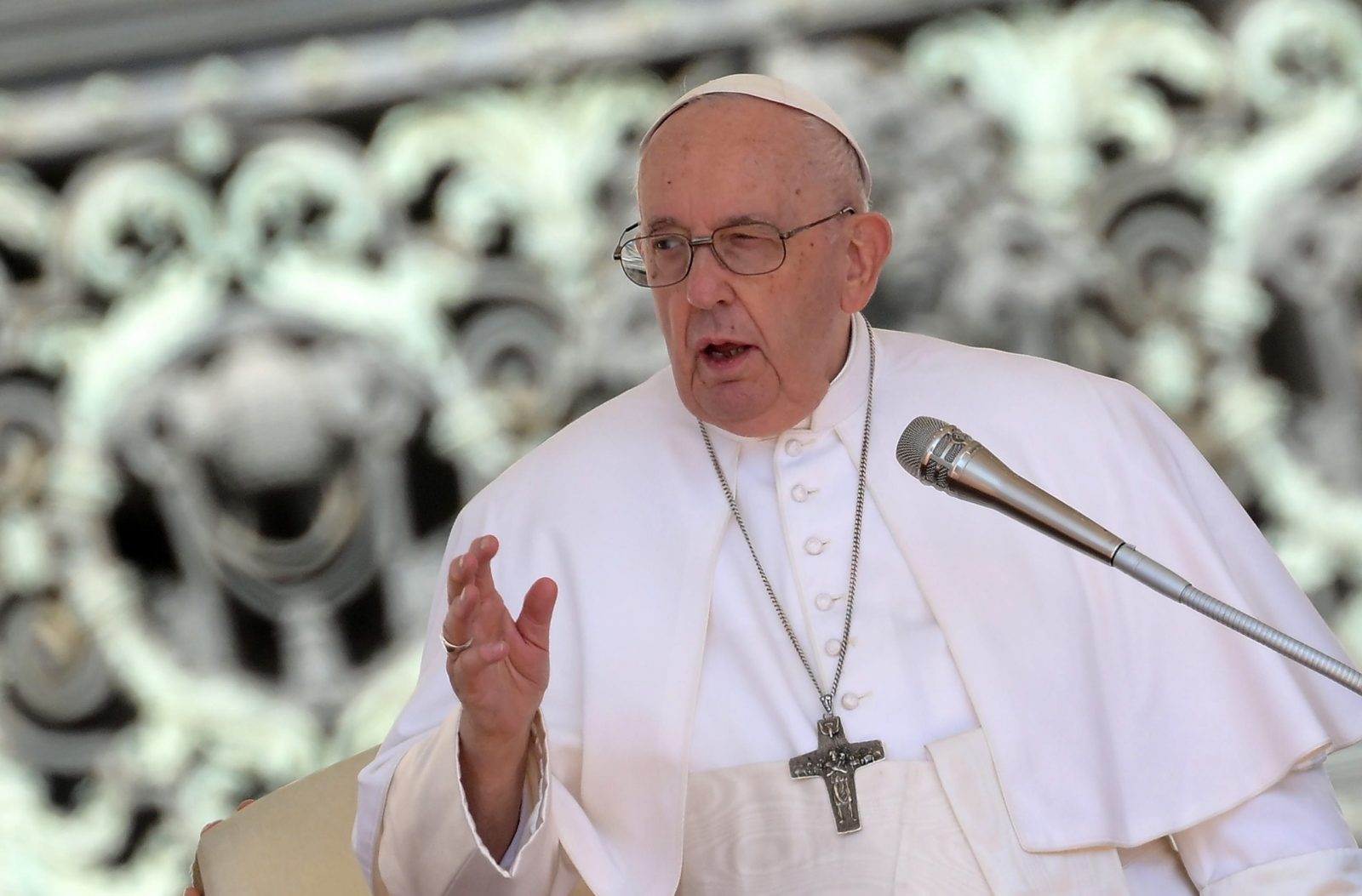 epa10677488 Pope Francis leads the weekly general audience in Saint Peter's Square, Vatican City, 07 June 2023. At the end of the General Audience, Pope Francis was admitted to Rome's Gemelli hospital where he will undergo abdominal surgery on 07 June afternoon, the Holy See announced. The pontiff is expected to remain in hospital for few days to allow for full recovery.  EPA/ETTORE FERRARI
