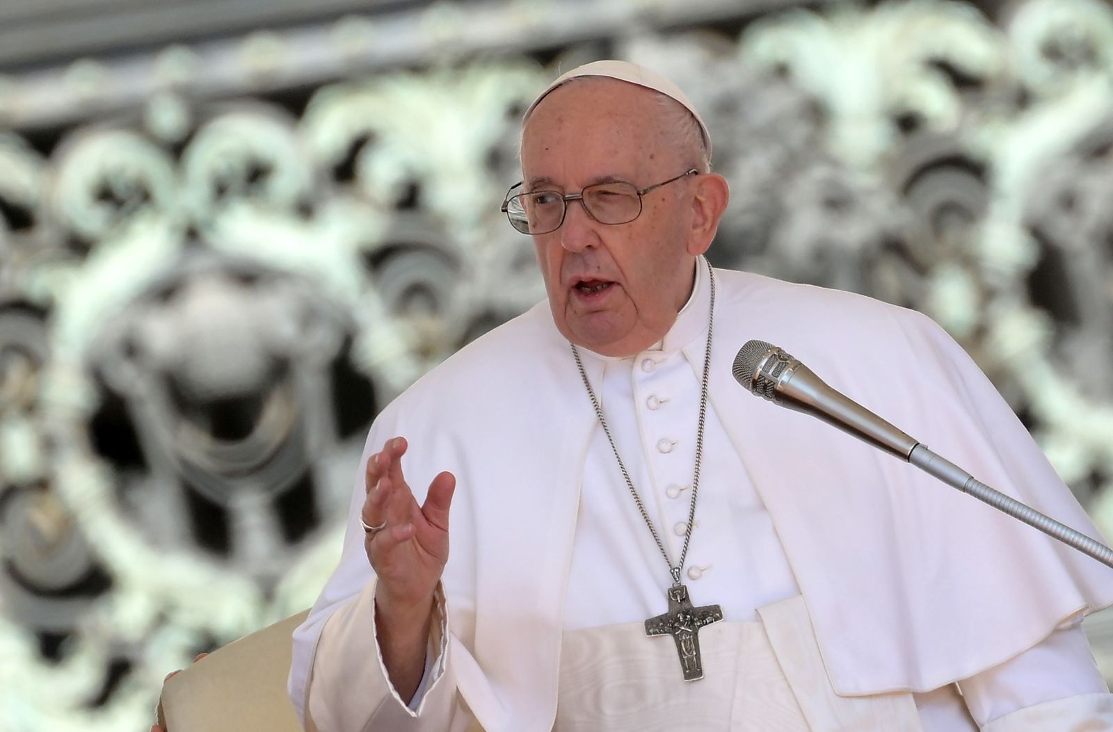 epa10677488 Pope Francis leads the weekly general audience in Saint Peter's Square, Vatican City, 07 June 2023. At the end of the General Audience, Pope Francis was admitted to Rome's Gemelli hospital where he will undergo abdominal surgery on 07 June afternoon, the Holy See announced. The pontiff is expected to remain in hospital for few days to allow for full recovery.  EPA/ETTORE FERRARI