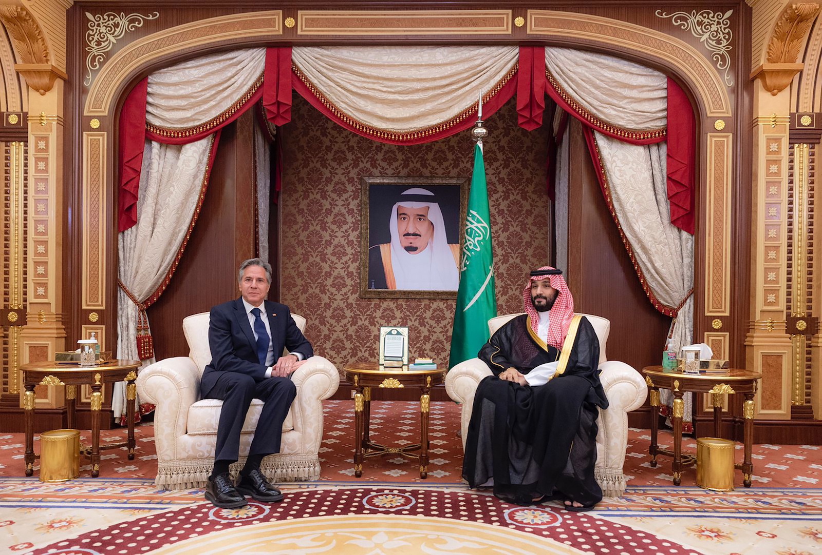 epa10677642 A handout photo made available by Saudi Royal Palace shows Saudi Crown Prince and Prime Minister Mohammed bin Salman (R) meeting with the US Secretary of State Antony Blinken at Al-Salam Palace in Jeddah, Saudi Arabia, 07 June 2023. The two officials reviewed the bilateral relations and latest regional and international developments.  EPA/BANDAR ALJALOUD / HANDOUT  HANDOUT EDITORIAL USE ONLY/NO SALES