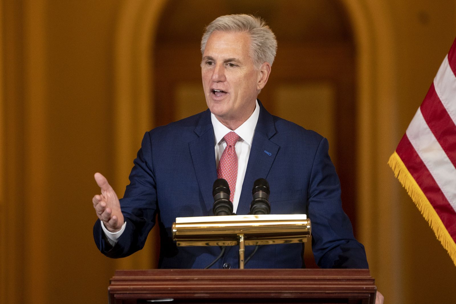 epa10677981 Republican Speaker of the House Kevin McCarthy speaks during the unveiling of a statue to honour author Willa Cather in National Statuary Hall, at the US Capitol in Washington, DC, USA, 07 June 2023. Speaker McCarthy continues to face opposition by members of the House Republican caucus following debt ceiling negotiations.  EPA/WILL OLIVER