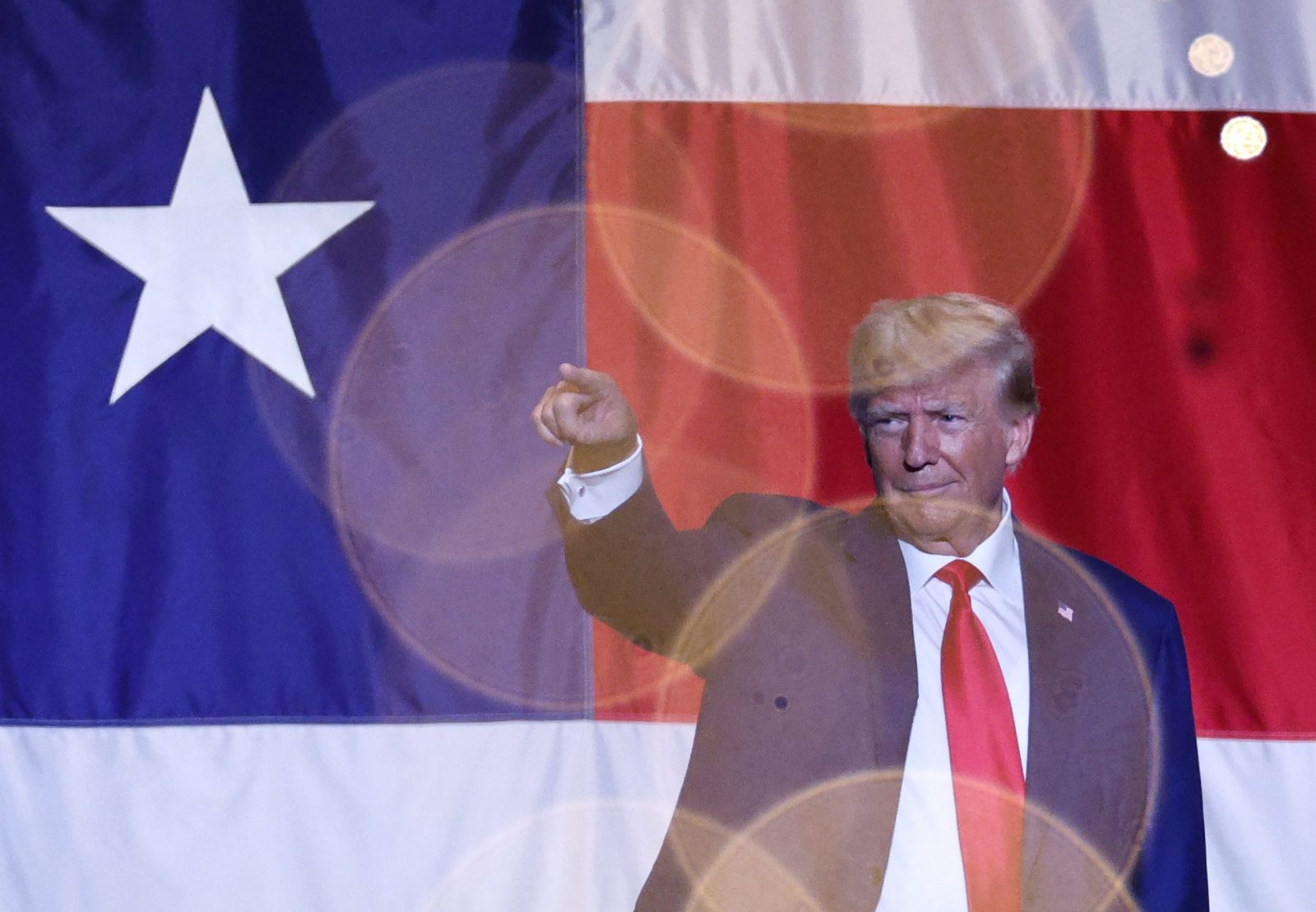 epa10684056 Former US President and Republican presidential candidate Donald Trump gesturees as he arrives to speak at the Georgia GOP State Convention at the Columbus Convention and Trade Center in Columbus, Georgia, USA, 10 June 2023. Trump has been indicted by a Federal grand jury for 37 felony counts related to the retention and return of classified documents.  EPA/ERIK S. LESSER