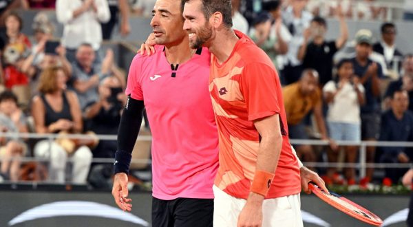 epa10684163 Austin Krajicek (R) of the USA and Ivan Dodig of Croatia react after winning against  Joran Vliegen and Sander Gille of Belgium in their Men’s Doubles final match during the French Open Grand Slam tennis tournament at Roland Garros in Paris, France, 10 June 2023.  EPA/CAROLINE BLUMBERG