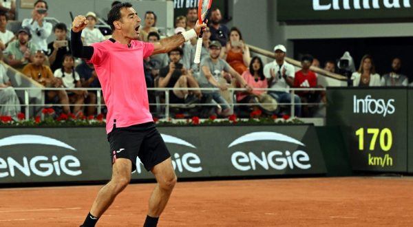 epa10684203 Ivan Dodig of Croatia reacts after winning with Austin Krajicek of the USA against Joran Vliegen and Sander Gille of Belgium in their Men’s Doubles final match during the French Open Grand Slam tennis tournament at Roland Garros in Paris, France, 10 June 2023.  EPA/CAROLINE BLUMBERG