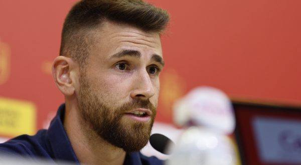 epa10686615 Goalkeeper of Spain's national soccer team Unai Simon addresses a press conference at the Sports City in Las Rozas, Madrid, Spain, 12 June 2023. Spain will be facing Italy on 15 June in the Nations League semi-final.  EPA/RODRIGO JIMENEZ