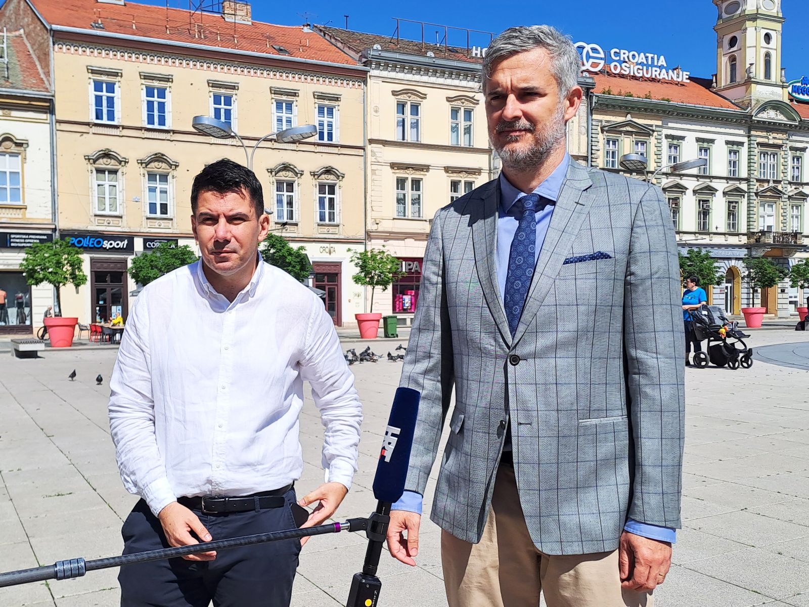 Osijek, 13.06.2023. - Saborski zastupnik Mosta Nino Raspudić izjavio je u utorak kako je stranka u saborsku proceduru uputila zahtjev za osnivanjem istražnog povjerenstva o radu Stožera civilne zaštite RH i drugih nadležnih institucija u vrijeme trajanja pandemije Covid-19. Na fotografiji saborski zastupnici Nikola Grmoja i Nino Raspudić. 
foto HINA/ Igor VUČKOVIĆ/ ml