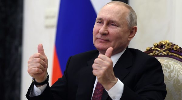 epa10692930 Russian President Vladimir Putin gestures as he takes part in the opening ceremony of federal roads in Rostov and Krasnodar regions, via video link at the Kremlin in Moscow, Russia, 15 June 2023.  EPA/GAVRIIL GRIGOROV / SPUTNIK / KREMLIN POOL MANDATORY CREDIT