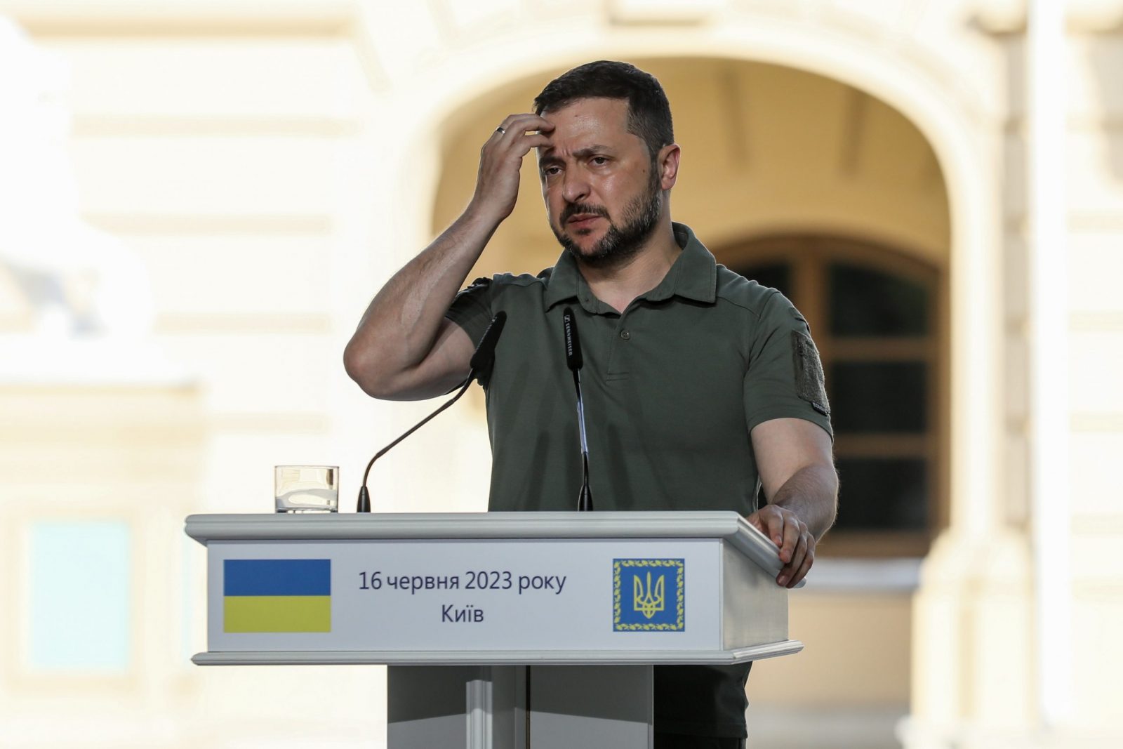 epa10695418 President of Ukraine Volodymyr Zelensky   speaks at a press conference after meeting with African leaders in Kyiv, 16 June 2023, amid the Russian invasion.  EPA/OLEG PETRASYUK