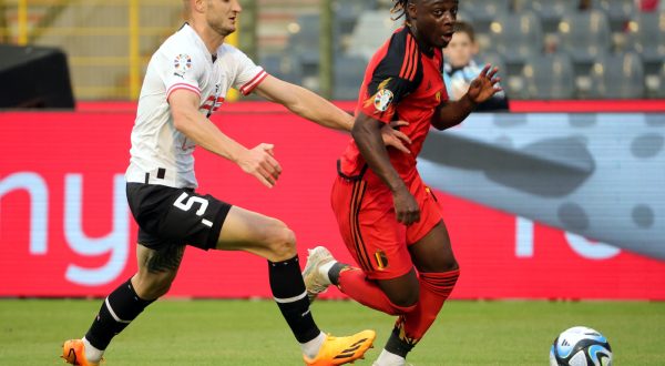 epa10697167 Jeremy Doku (R) of Belgium and Stefan Posch (L) of Austria in action during the UEFA EURO 2024 qualifying match between Belgium and Austria, in Brussels, Belgium, 17 June 2023.  EPA/OLIVIER MATTHYS