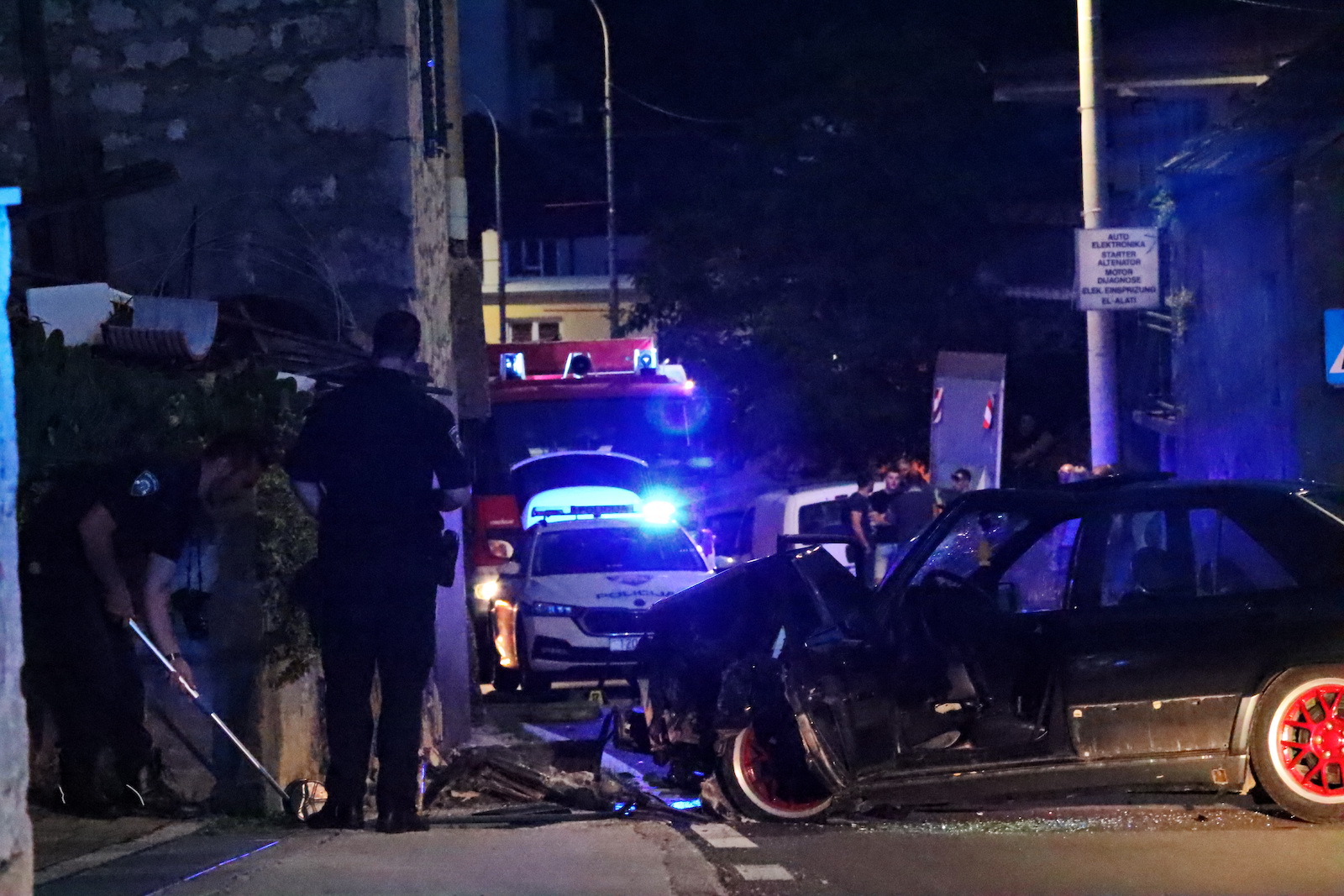 Vrgorac, 17.06.2023. - Teška prometna nesreća dogodila se na ulazu u Vrgorac zbog čega je zatvoren sav promet. foto HINA/ Jure DIVIĆ/ ml