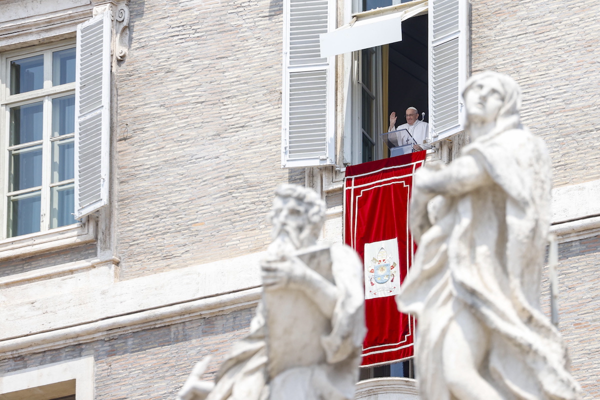 epa10698010 Pope Francis leads the Angelus prayer from the window of his office overlooking St. Peter's Square in Vatican City, 18 June 2023.  EPA/Fabio Frustaci
