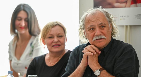 Zagreb, 19.06.2023 - Kazalite Ulysses predstavilo je program svoje 23. sezone koja æe se odravati tijekom ljeta na Malom i Velikom Brijunu ukljuèujuæi i ovogodinju premijeru Shakespearovog "Othella", a o programu i dogaðanjima kazalita govorili su Rade erbedija (na slici), Lenka Udovièki i Duko Ljutina. foto HINA/ Ante GUDELJ/ ik