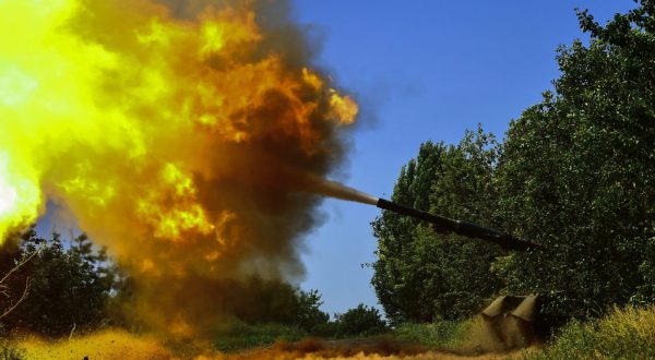 epa10700187 Serviceman of Ukraine's 30th Prince Kostiantyn Ostrozky Mechanized Brigade fire from a Т-80 battle tank that was seized from Russian troops during an autumn offensive campaign, towards Bakhmut, Ukraine, 19 June 2023, amid the Russian invasion. Russian troops entered Ukraine in February 2022 starting a conflict that has provoked destruction and a humanitarian crisis.  EPA/STR
