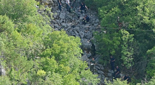 Miljevci, Kanjon rijeke Čikole 2.6 .2023.- Mjesto pada helikoptera. foto HINA/ Mario STRMOTIĆ/ ms