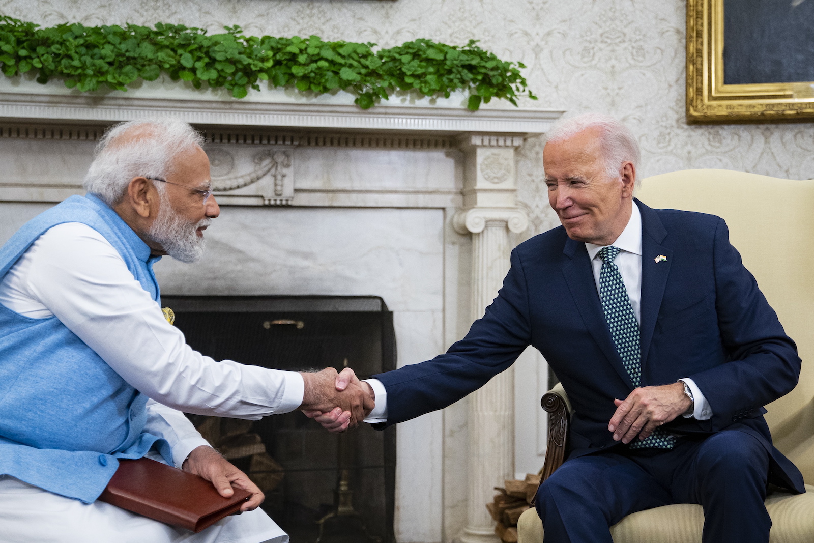 epa10706044 US President Joe Biden (R) shakes hands with India's Prime Minister Narendra Modi during a meeting in the Oval Office of the White House in Washington, DC, USA, 22 June 2023. The US and Indian leadersÂ will announce a series of defense and commercial deals designed to improve military and economic ties between their nations during Modi's state visit, senior US officials said.  EPA/Al Drago / POOL