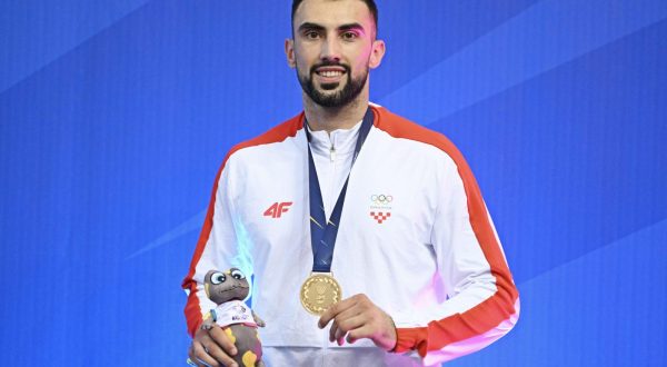 Hrvatski karataš Anđelo Kvesić osvojio je zlatnu medalju u kategoriji iznad 84 kg na Europskim igrama u Poljskoj.
Europski prvak je u finalu pobijedio Turčina Fatiha Sena sa 5-0.
foto HINA/ HOO/ Slobodan Kadić/ ds