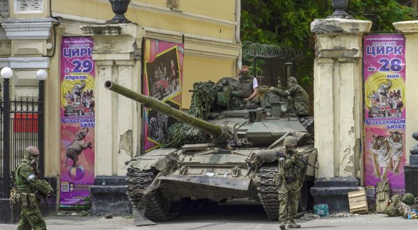 epa10709318 Armed private military company (PMC) Wagner Group servicemen, including some on a tank, keep watch at street in downtown Rostov-on-Don, southern Russia, 24 June 2023. Security and armoured vehicles were deployed after Wagner Group's chief Yevgeny Prigozhin said in a video that his troops had occupied the building of the headquarters of the Southern Military District, demanding a meeting with Russia's defense chiefs.  EPA/STRINGER