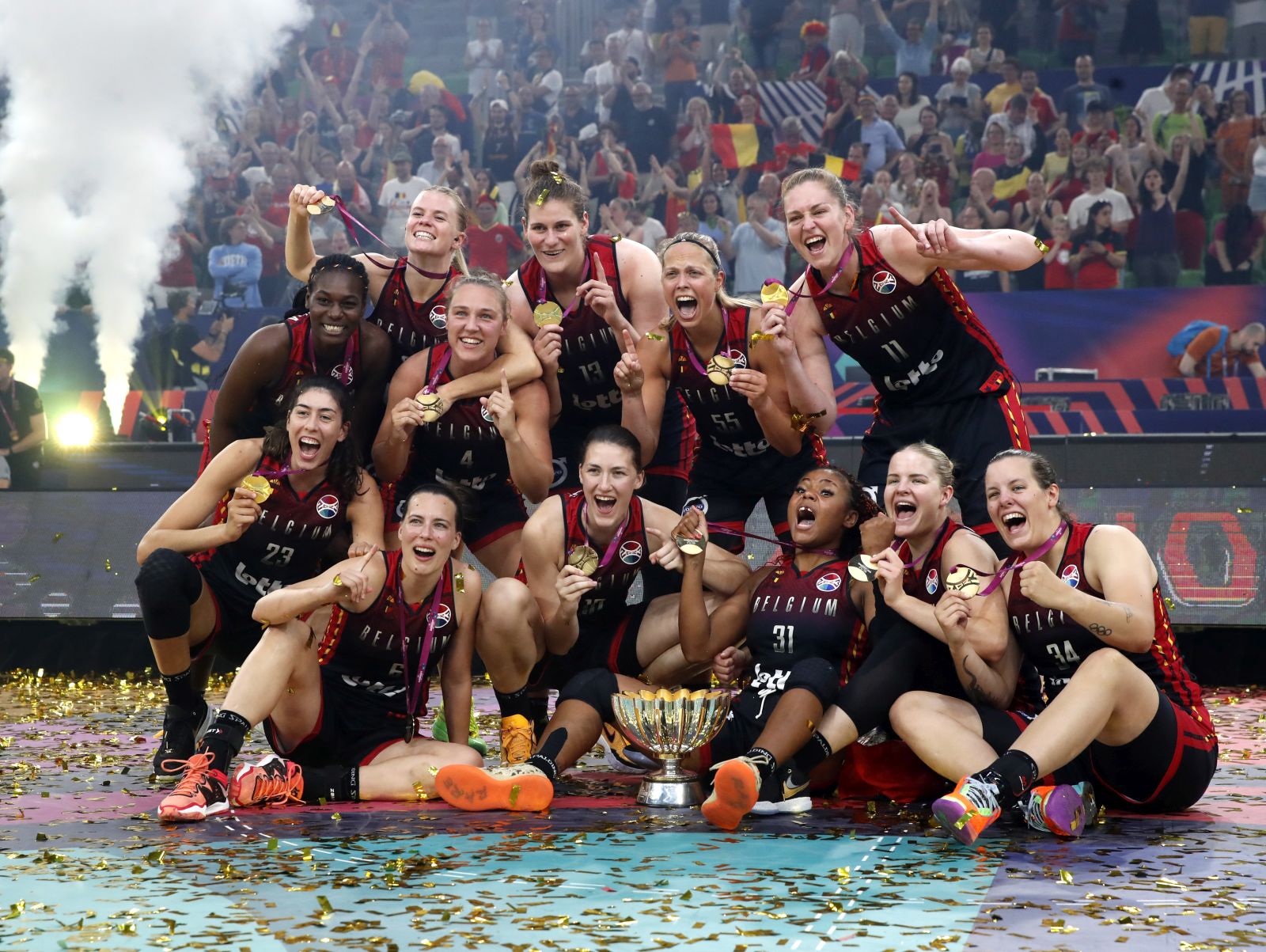 epa10711362 Players of Belgium pose with their trophy after winning the FIBA Women's EuroBasket final match between Belgium and Spain at Stozice Arena in Ljubljana, Slovenia, 25 June 2023. Belgium won 64-58.  EPA/ANTONIO BAT