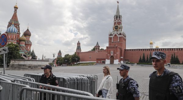 epa10712148 Russian policemen guard a closed entrance to Red Square in Moscow, Russia, 26 June 2023. The operational headquarters of Moscow and the Moscow region announced the removal of the regime of the counter-terrorist operation (CTO) operating in the region. On 24 June, counter-terrorism measures were enforced in Moscow and other Russian regions after private military company (PMC) Wagner Group chief Yevgeny Prigozhin claimed that his troops had occupied the building of the headquarters of the Southern Military District in Rostov-on-Don, demanding a meeting with Russia's defense chiefs. Belarusian President Lukashenko, a close ally of Putin, negotiated a deal with Wagner chief Prigozhin to stop the movement of the group's fighters across Russia, the press service of the President of Belarus reported. The negotiations were said to have lasted for the entire day. Prigozhin announced that Wagner fighters were turning their columns around and going back in the other direction, returning to their field camps.  EPA/MAXIM SHIPENKOV