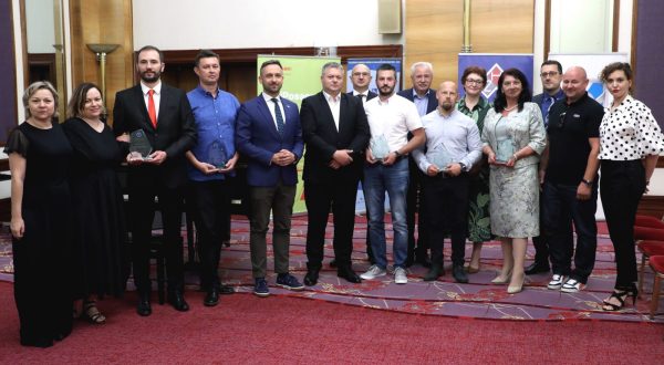 Zagreb, 27.06.2023. - Dodjela priznanja "Poslodavac godine za osobe s invaliditetom" Zavoda za vjetaèenje, profesionalnu rehabilitaciju i zapoljavanje osoba s invaliditetom (ZOSI) za 2022. godinu. Na fotografiji nagraðeni. foto HINA/ Lana SLIVAR DOMINIÆ/ lsd
