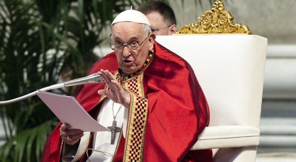 epa10716677 Pope Francis presides over the Holy Mass on the Solemnity of Saints Peter and Paul Apostles in St. Peter's Basilica, Vatican City, 29 June 2023.  EPA/ANGELO CARCONI