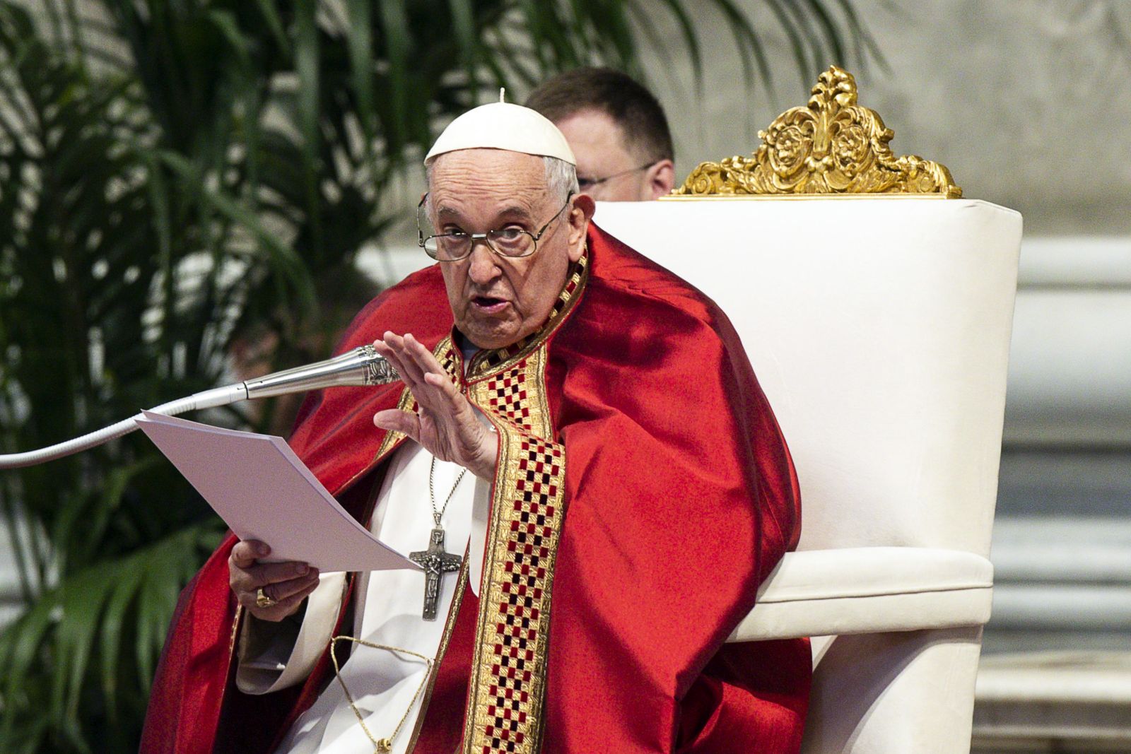 epa10716677 Pope Francis presides over the Holy Mass on the Solemnity of Saints Peter and Paul Apostles in St. Peter's Basilica, Vatican City, 29 June 2023.  EPA/ANGELO CARCONI