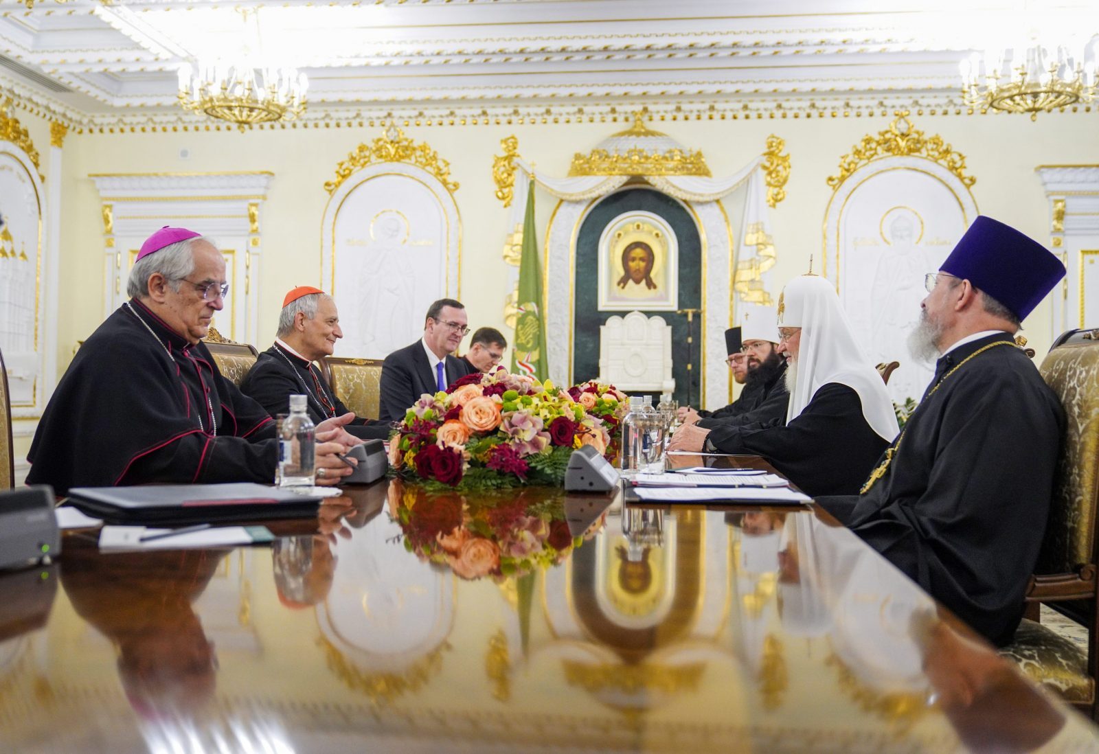 epa10718079 A handout photo made available by Russian Orthodox Church press service shows Russian Orthodox Patriarch Kirill (2-R) speaks with Cardinal Matteo Zuppi (2L), Pope's envoy for the Ukrainian settlement, during their meeting in Moscow, Russia, 29 June 2023. Archbishop of Bologna Cardinal Matteo Maria Zuppi was sent by Pope Francis to Moscow as his envoy to establish dialogue and seek a peaceful solution to the Russian-Ukrainian conflict. Zuppi discussed the conflict in Ukraine with Russian presidential aide Yuri Ushakov.  EPA/RUSSIAN ORTHODOX CHURCH PRESS SERVICE / HANDOUT  HANDOUT EDITORIAL USE ONLY/NO SALES