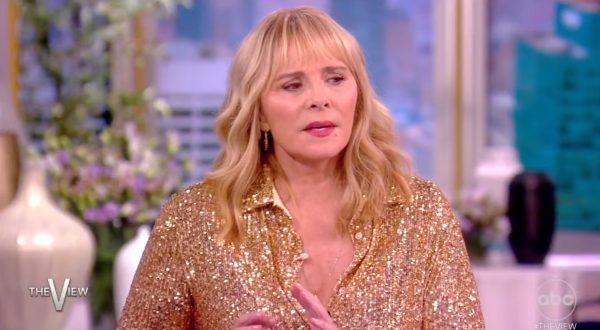 Kim Cattrall On 'And Just Like That...' Cameo & LGBTQ+ Representation In 'Glamorous' | The View

https://www.youtube.com/watch?v=yDtzVO27DIE