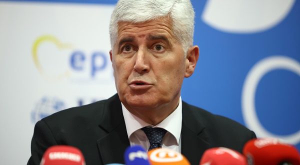 01.06.2023.,Mostar -  Izjave nakon sastanka HDZ-a BiH, SNSD-a i SDP-a BiH odrzanog u Mostaru


 Photo: Denis Kapetanovic/PIXSELL