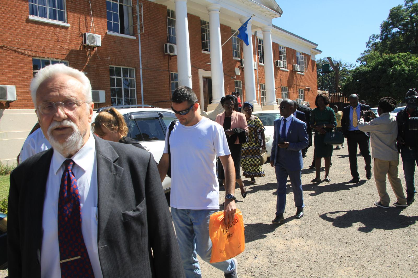 01.06.2023. Ndola - Sutkinja Visokog suda u Ndoli Mary Mulanda ustvrdila je da drzava nije uspjela dokazati slucaj protiv Hrvata te je odmah izdan nalog za njihovo pustanje na slobodu. Hrvati nakon oslobadjajuce presude odlaze sa suda.  Photo: Staf Media Consultancy/PIXSELL