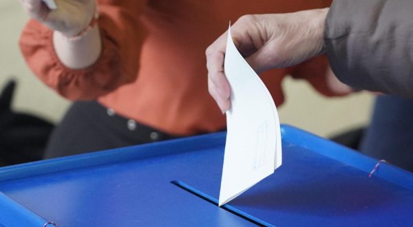 02, April, 2023, Podgorica - Opening of polling stations for voting in the second round of the presidential elections in Montenegro, in which the current head of the Montenegrin state and DPS candidate Milo Djukanoviv and the candidate of the Europe Now Movement Jakov Milatovic will compete. 



02, APRIL, 2023, Podgorica - Otvaranje birackih mesta za glasanje u drugom krugu predsednickih izbora u Crnoj Gori u kome se nadmecu aktuelni sef crnogorske drzave i kandidat DPS- a Milo Djukanoviv i kandidat Pokreta Evropa sad Jakov Milatovic. Photo: Antonio Ahel/ATA Images/PIXSELL