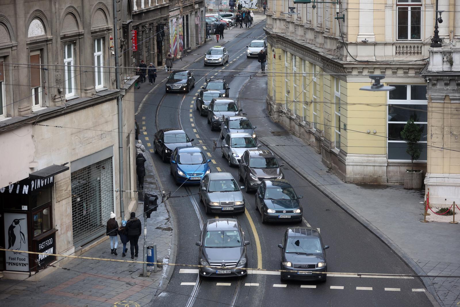 03.02.2023., Sarajevo, Bosna i Hercegovina - Pogled na jednu od najprometnijih ulica u Sarajevu - Titova ulica.
  Photo: Armin Durgut/PIXSELL