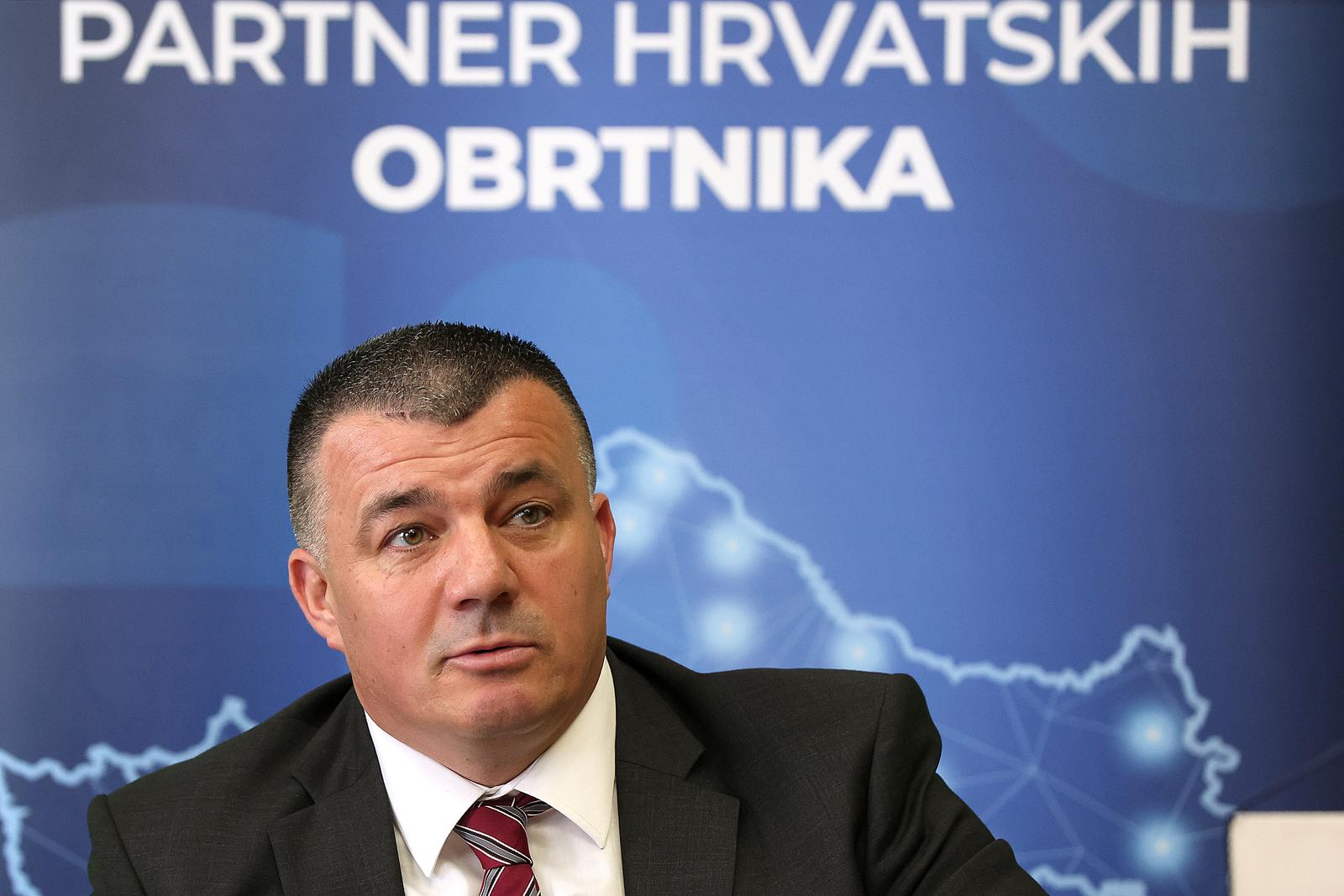 04.05.2023., Zagreb - Hrvatska obrtnicka komora i tvrtka Pevex d.d. potpisali su Sporazum o suradnji u programu pogodnosti HOK Obrtnik plus, a potpisali su ga predsjednik HOK-a Dalibor Kratohvil i predsjednik Uprave Pevex d.d. Kresimir Bubalo. Photo: Goran Stanzl/PIXSELL
