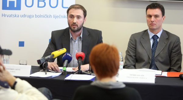 05.02.2014., hotel Antunovic, Zagreb - Konferencija za novinare Hrvatske udruge bolnickih lijecnika HUBOL-a i Koordinacije hrvatske obiteljske medicine KOHOM-a na temu aktualnog stanja u javnom bolnickom sustavu te problemima vezanim uz smjenski rad lijecnika i sve vecem interesu hrvatskih lijecnika za odlaskom na rad u inozemstvo. Konferenciji su nazocili Kresimir Luetic, predsjednik HUBOL-a Trpimir Goluza, Mario Malnar iz KOHOM-a te Ines Balint, predsjednica KOHOM-a.rPhoto: Robert Anic/PIXSELL