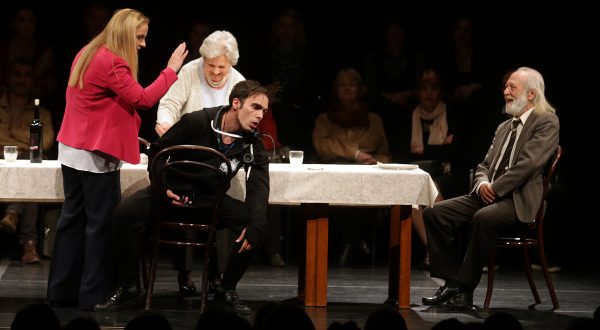 05.05.2016., Zagreb - Glumci Sarajevskog ratnog teatra izveli su predstavu Brasno u venama u zagrebackom Teatru Exit. Miki Trifunov, Kaca Doric, Izudin Bajrovic, Admir Glamocak, Selma Alispahic, Jasenko Pasic. "nPhoto: Goran Stanzl/PIXSELL