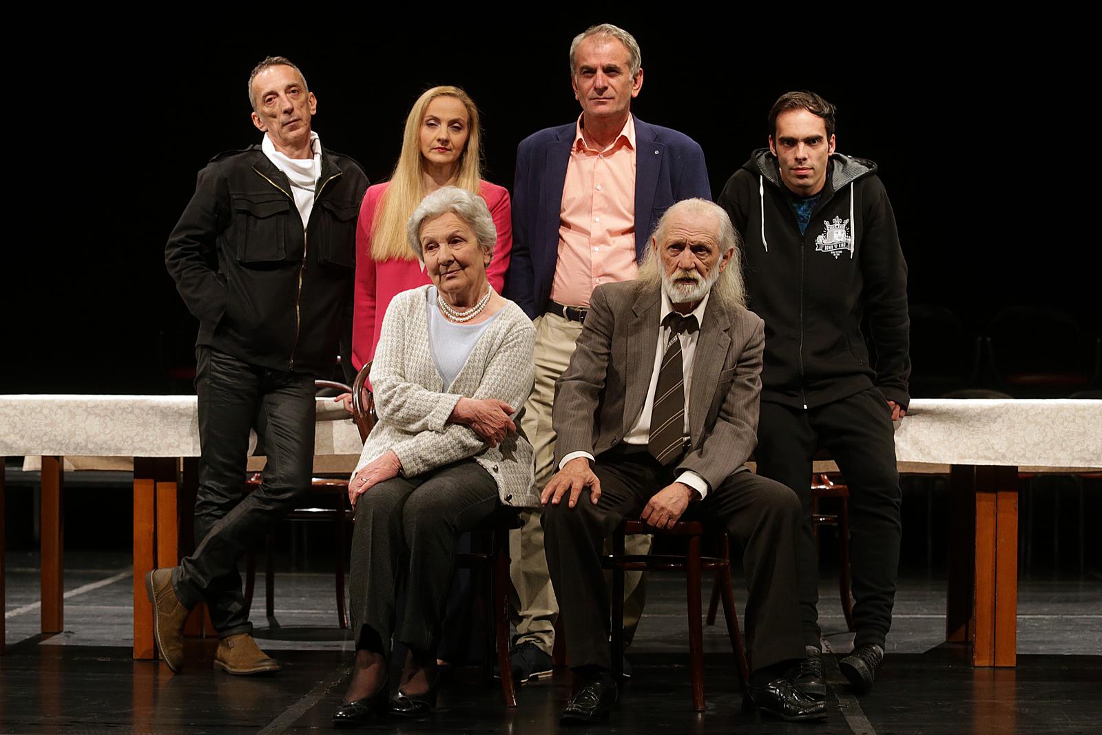 05.05.2016., Zagreb - Glumci Sarajevskog ratnog teatra izveli su predstavu Brasno u venama u zagrebackom Teatru Exit. Miki Trifunov, Kaca Doric, Izudin Bajrovic, Admir Glamocak, Selma Alispahic, Jasenko Pasic. "nPhoto: Goran Stanzl/PIXSELL