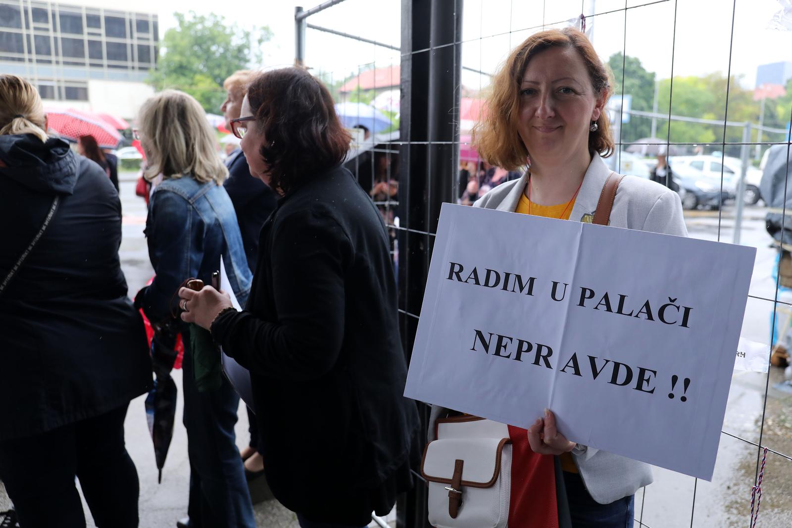 05.06.2023., Zagreb - Strajk drzavnih i lokalnih sluzbenika i namjestenika RH ispred Opcinskog gradjanskog suda. Photo: Emica Elvedji/PIXSELL