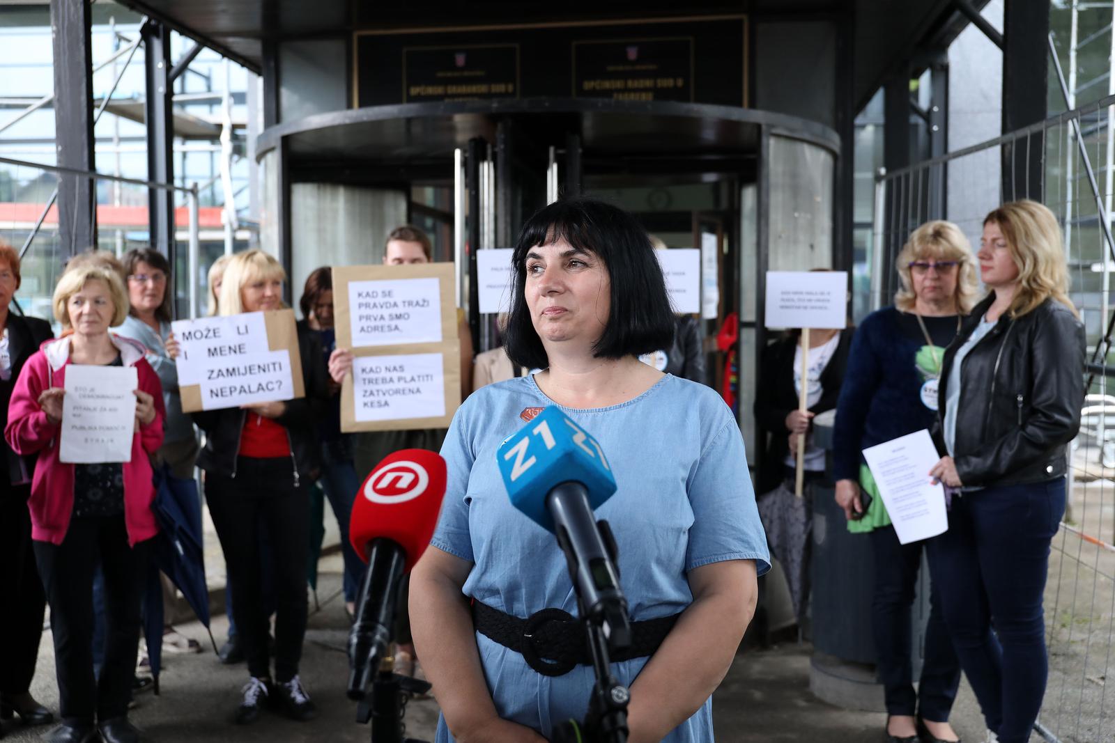 05.06.2023., Zagreb - Strajk drzavnih i lokalnih sluzbenika i namjestenika RH ispred Opcinskog gradjanskog suda. Sindikalni povjerenik na Opcinskom gradjanskom sudu Marija Paun Photo: Emica Elvedji/PIXSELL