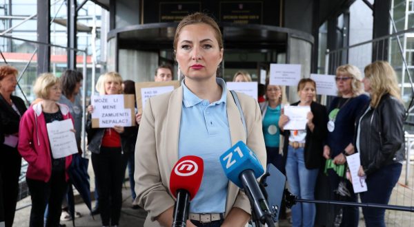 05.06.2023., Zagreb - Strajk drzavnih i lokalnih sluzbenika i namjestenika RH ispred Opcinskog gradjanskog suda. Predsjednica Sindikata drzavnih i lokalnih sluzbenika i namjestenika RH (SDLSN RH) Iva Suskovic Photo: Emica Elvedji/PIXSELL