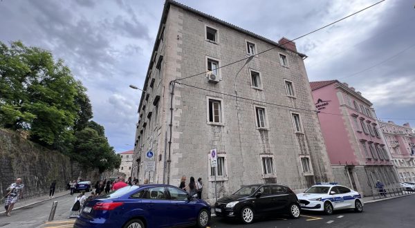 05.06.2023., Split - Policija ispred Obrtnicke skole u Ulici Natka Nodila. Photo: Ivo Cagalj/PIXSELL