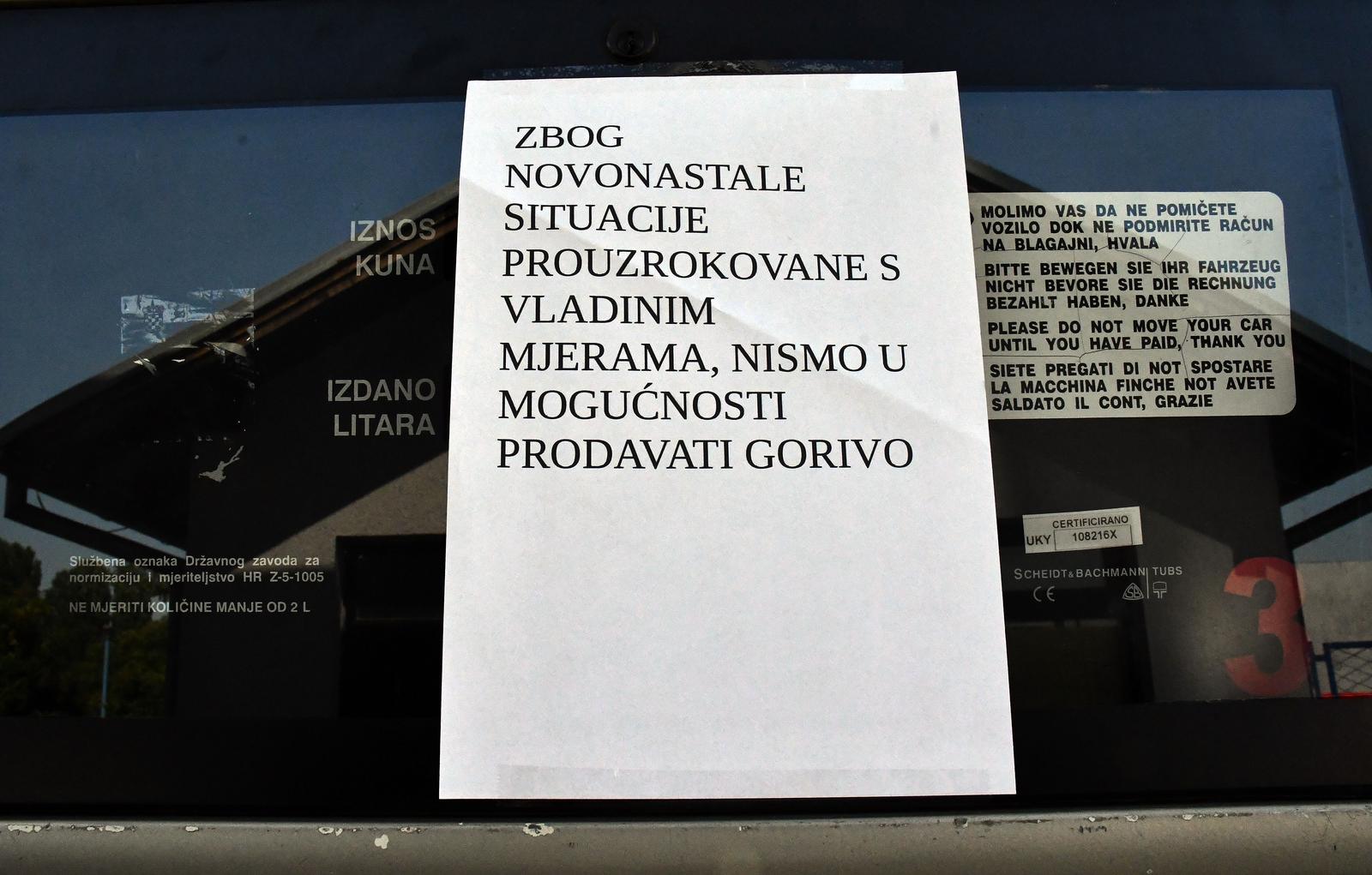05.07.2022., Stari Jankovci - Petar Mijic vlasnik benzinske crpke" Nikica Petrol" u Starim Jankovcima pokraj Vinkovaca, danas je zbog cijena goriva zatvorio svoju benzinsku crpku.
  Photo: Ivica Galovic/PIXSELL