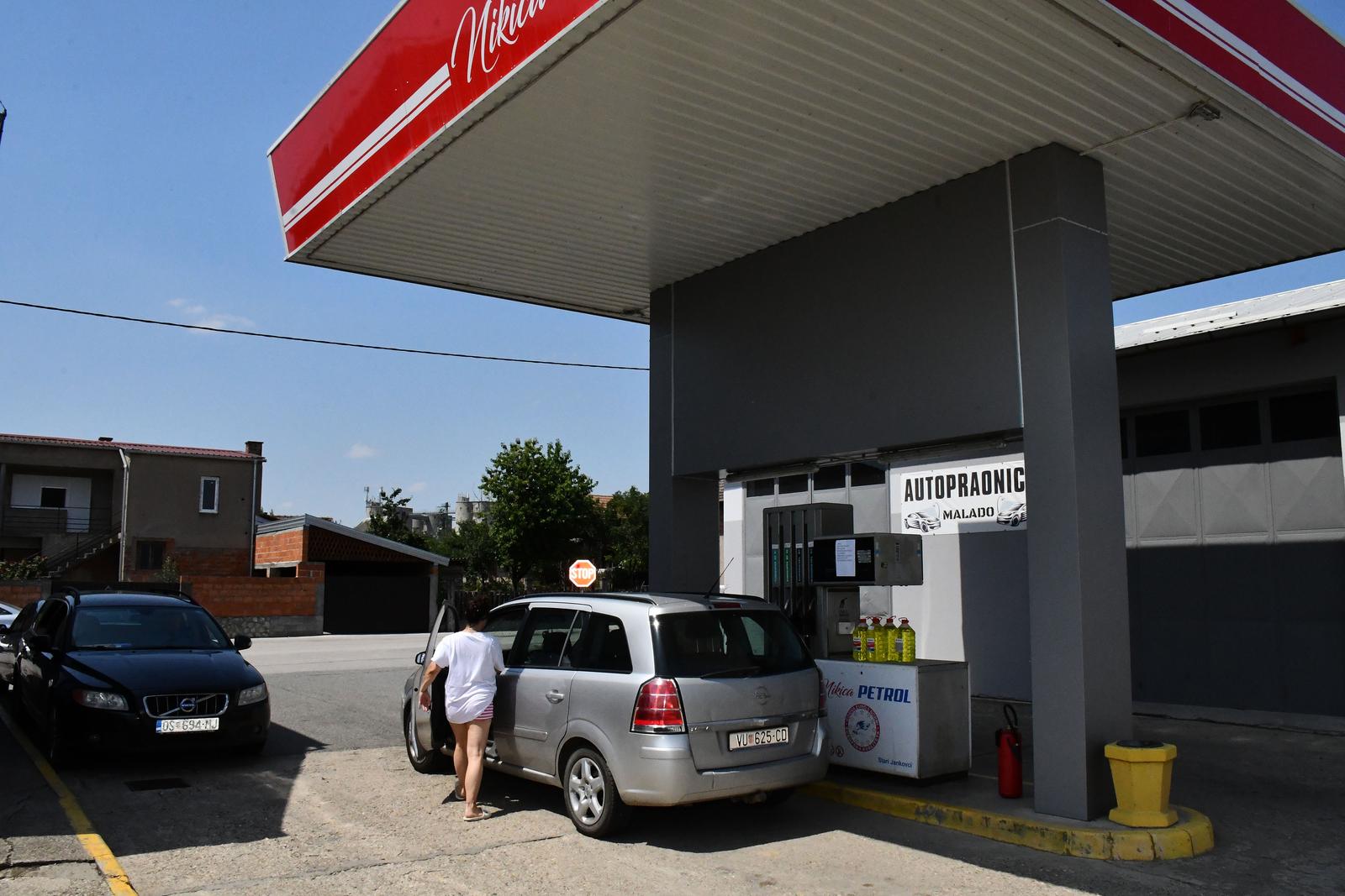 05.07.2022., Stari Jankovci - Petar Mijic vlasnik benzinske crpke" Nikica Petrol" u Starim Jankovcima pokraj Vinkovaca, danas je zbog cijena goriva zatvorio svoju benzinsku crpku.
  Photo: Ivica Galovic/PIXSELL