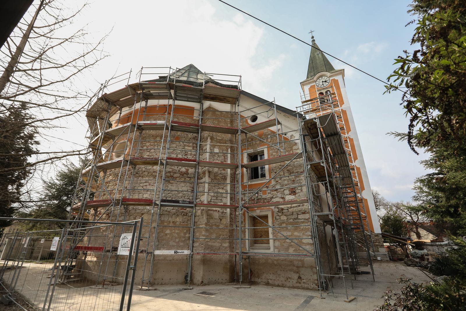 06.03.2023.,Zagreb, Izvedba gradevinskih radova prema projektu obnove konstrukcije – crkva Uznesenja B.D. Marije u Stenjevecu, koja je ostecena za vrijeme potresa 2020. godine. U sklopu gradjevinskih radova sanira se kupola crkve, interijer crkve, te popucali zidovi tornja crkve. Za vrijeme sanacija temelja crkve pronadjeni su grobni ostaci pokojnika cije arheoloska istrazivabja vodi Arheoloski Muzej u Zagrebu, akako navodi visa kustosica muzeja, g. Maja Buncic zemni ostaci pokojnika datiraju izmedju 16 i 17 stoljeca. Relikvije, prstenje, brosevi krunice i ostali pronadjeni ukrasi na pokojnicima datiraju iz vremena baroka. Photo: Robert Anic/PIXSELL