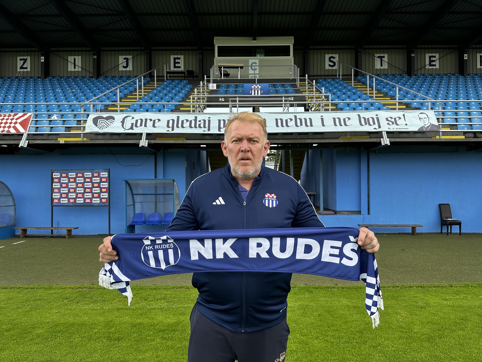 07.06.2023., Zagreb - Proslavljeni hrvatski nogometaš Robert Prosinecki novi je trener novog prvoligaša NK Rudesa. Nekadasnjem reprezentativcu ovo je prvi angazman na klupi nekog domaceg kluba, nakon sto je vodio, izmedju ostalih, reprezentacije Azerbajdzana i BiH, turske klubove Kayserispor i Denizlispor, a posljednji je angazman imao u ljubljanskoj Olimpiji. U Rudesu su tako na tri glavne pozicije u klubu tri legendarna lica hrvatskog nogometa jer je predsjednik kluba Josip Simunic, sportski direktor Rudesa Silvio Maric te sada trener Robert Prosinecki.   Photo: Marko Lukunic/PIXSELL