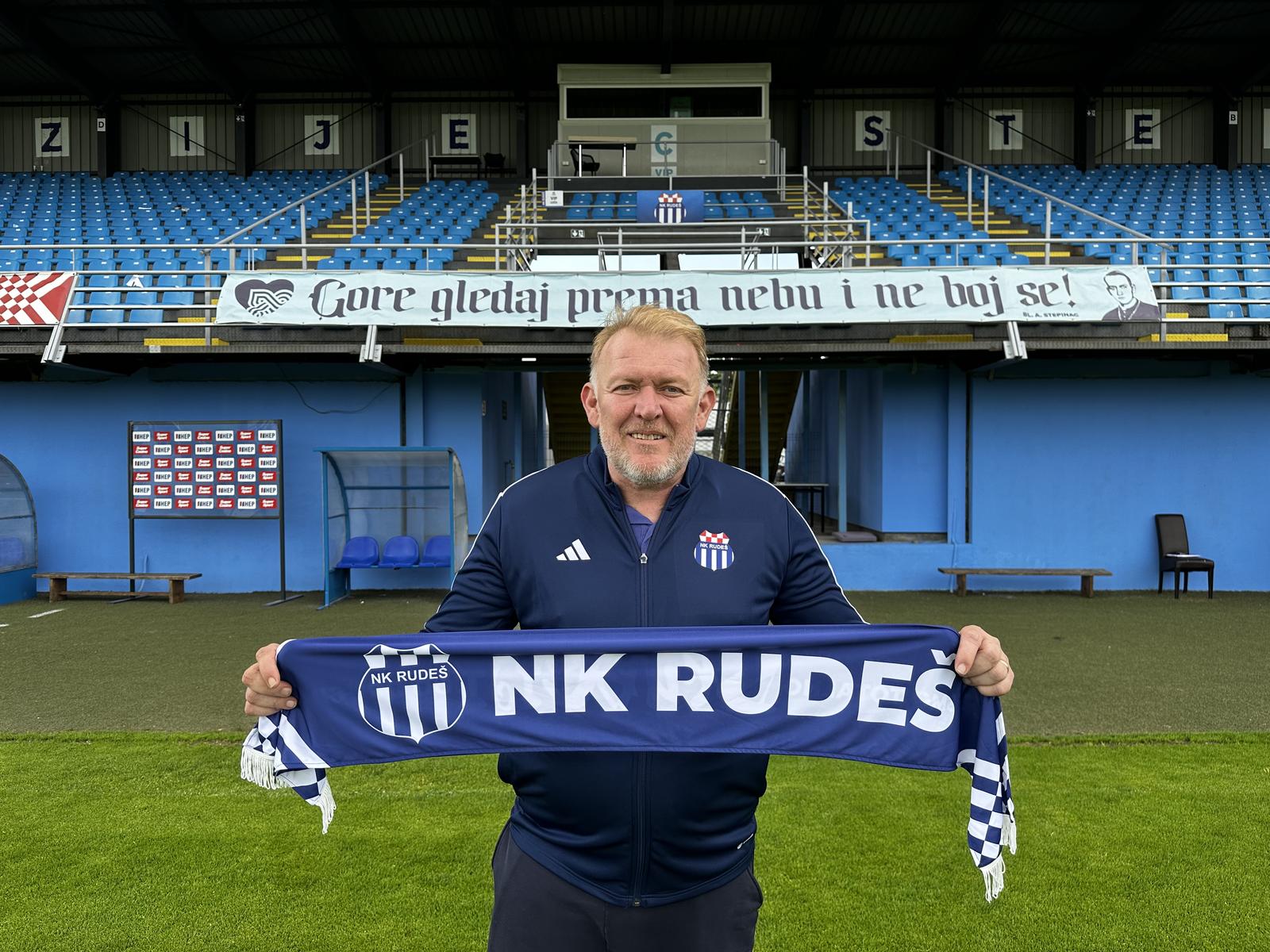 07.06.2023., Zagreb - Proslavljeni hrvatski nogometaš Robert Prosinecki novi je trener novog prvoligaša NK Rudesa. Nekadasnjem reprezentativcu ovo je prvi angazman na klupi nekog domaceg kluba, nakon sto je vodio, izmedju ostalih, reprezentacije Azerbajdzana i BiH, turske klubove Kayserispor i Denizlispor, a posljednji je angazman imao u ljubljanskoj Olimpiji. U Rudesu su tako na tri glavne pozicije u klubu tri legendarna lica hrvatskog nogometa jer je predsjednik kluba Josip Simunic, sportski direktor Rudesa Silvio Maric te sada trener Robert Prosinecki.   Photo: Marko Lukunic/PIXSELL