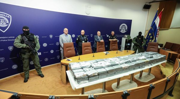 07.06.2023., Zagreb - U Ravnateljstvu policije odrzana je konferencija za medije povodom serijske zapljene vecih kolicina kokaina. Izjave za medije dali su Mario Kovac, nacelnik Policijskog nacionalnog ureda za suzbijanje korupcije i organiziranog kriminaliteta, Hari Brnad, nacelnik Policijske uprave primorsko-goranske,  Andrej Franulovic, procelnik Podrucnog carinskog ureda Rijeka i Predrag Juratovac, pomocnik ravnatelja za Sektor za mobilne jedinice Carinske uprave.    
 Photo: Robert Anic/PIXSELL
