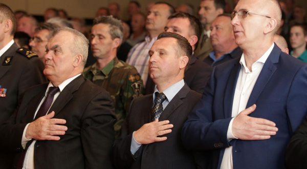 08.04.2017., Knin - Povodom proslave 25. obljetnice osnutka HVO-a u Domu hrvatske vojske odrzana je svecana tribina na kojoj se govorilo o uvjetima i stvaranju HVO-a, optuznicama nad Hrvatima ali i o zlocinima koji su izvrseni nad Hrvatima, a za koje se do danas nije odgovaralo, a ni procesuiralo. Nazocili su mnogi gosti, predstavnici vojne i civilne vlasti iz hrvatskih dijelova Bosne i Hercegovine. Zeljko Siljeg, Zlatan Mijo Jelic, Dario Kordic. Photo: Dusko Jaramaz/PIXSELL