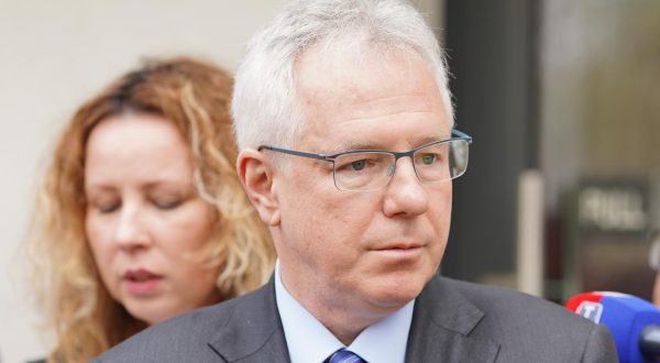 08.04.2022., Americki kutak, Banja Luka (BiH) – Michael Murphy, americki veleposlanik u BiH, odrzao je konferenciju za medije na kojoj je rekao da SAD nisu u BiH da bi ukidale Republiku Srpsku, ali postoji zabrinutost zbog poteza vlasti iz RS u poslednjem periodu. Murphy je istakao da je imao niz sastanaka sa predstavnicima vlasti, civilnim drustvom, te predstavnicima kulturnih institucija u Banjaluci. On je izrazio i nezadovoljstvo usvajanjem Zakona o drzavnoj imovini u RS i rekao da se to kosi sa ustavom i Daytonskim sporazumom, kao i da to pitanje treba rjesavati u institucijama, tako sto ce politicari sjesti i razgovarati. Rekao je i da se vec sreo sa Miloradom Dodikom. Photo: Dejan Rakita/PIXSELL