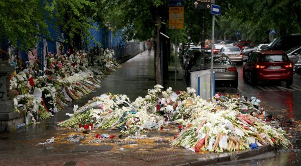 08.05.2023., Beograd, Srbija - Ispred osnovne skole "Vladislav Ribnikar" vise nema knjige zalosti, a danas je i prvo jutro kako nema niti jednog gradjana. Photo: Armin Durgut/PIXSELL