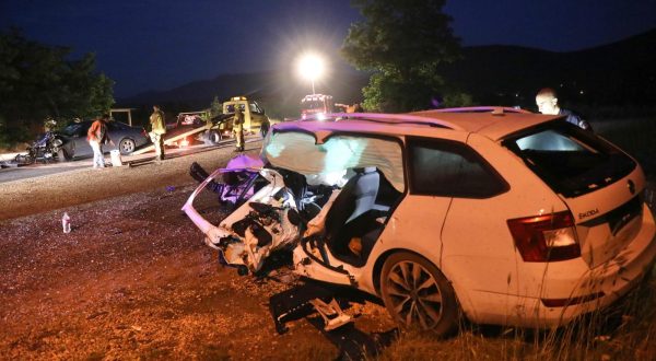 09.06.2023.,Dicmo-Oko 00,44  na D1 u sudaru dva osobna vozila na mjestu dogadjaja smrtno stradale. Dvije osobe.Zbog obavljanja ocevida promet se odvijao naizmjenicno do ranih jutarnjih sati. Photo: Ivo Cagalj/PIXSELL