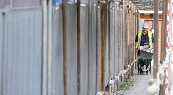 09.06.2023., Zagreb - Dok se po prometu u Zagrebu moze zakljuciti da je znatan dio gradjana spojio blagdan sa vikendom, za radnike na obnovi koji love rokove nema spajanja. Photo: Patrik Macek/PIXSELL